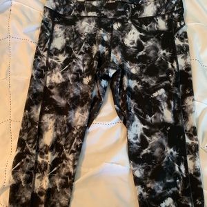 Under Armour crop leggings, XL